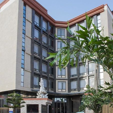 Golden Tulip Essential Lagos Airport Hotel Exterior foto